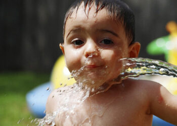 خطرات گرمازدگی برای کودکان زیر ۵ سال