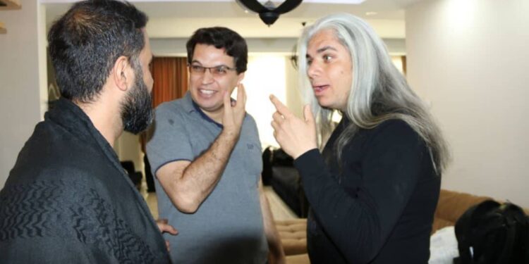 موزیک ویدیو عشق اثری عاشقانه و احساسی با صدایی از جنس آرامش آماده پخش میباشد